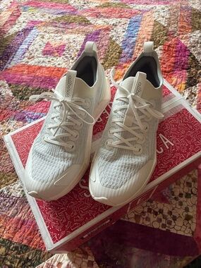 allbirds Women’s White Knit Sneakers